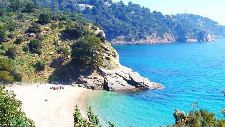 Vente privée Été dans le Golfe de St Tropez – Parcourez le littoral et plongez dans les eaux turquoise de Cavalaire sur Mer