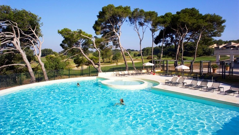 Vente privée Résidence Provence Country Club 4* – Accès gratuit à la piscine extérieure