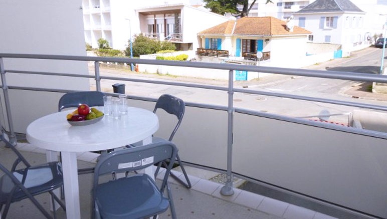 Vente privée Maisons & Appartements près des plages – ... ou du balcon de votre appartement (photos variant selon le logement)