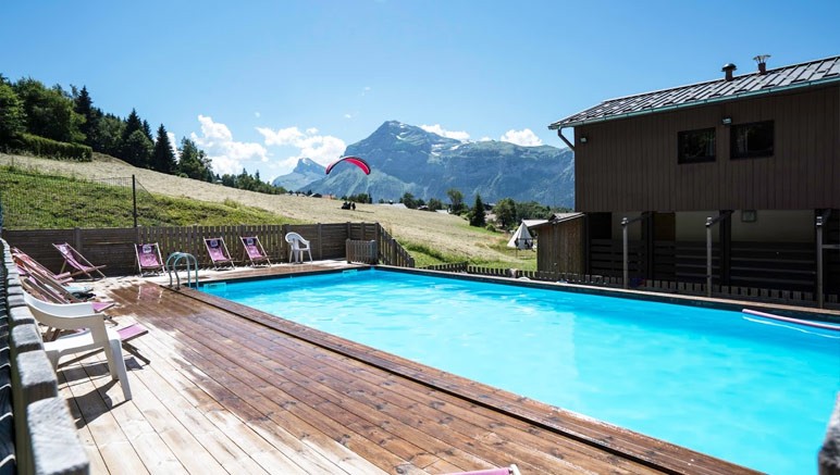 Vente privée Village Vacances Les Flocons Verts – Accès inclus à la piscine panoramique extérieure chauffée