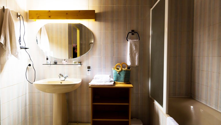 Vente privée Hôtel Le Télémark – Salle de bain avec baignoire