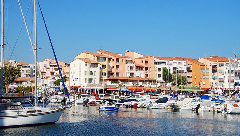 Vente privée Camping 4* La Carabasse – Découvrez le Cap d'Agde, son port et ses plages à 5 km...