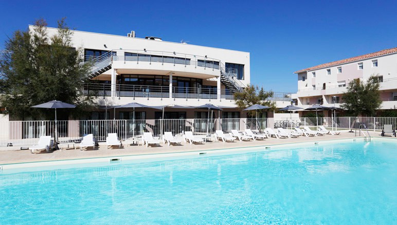 Vente privée Résidence Cap Med 3* – La piscine de la résidence en accès libre (mi-avril à sept., selon météo)