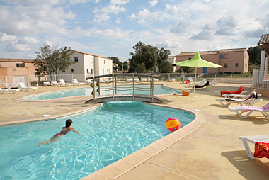 Vente privée Résidence les Portes des Cevennes – Accès gratuit à la piscine extérieure