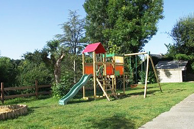 Vente privée Résidence Le Domaine d'Ar Peoch – Accès gratuit à l'air de jeux pour enfants
