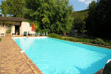 Vente privée Domaine de la Barde 3* – Piscine extérieure du domaine