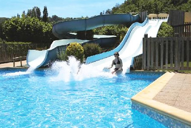 Vente privée Camping 4* Le Moulin de Paulhiac  – Toboggan de l'espace aquatique