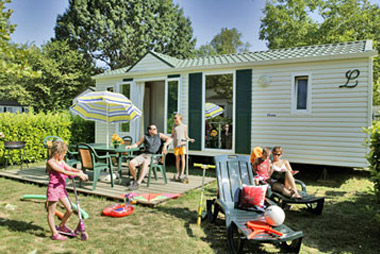 Vente privée Camping 4* Le Moulin de Paulhiac  – Mobil Home et salon de jardin