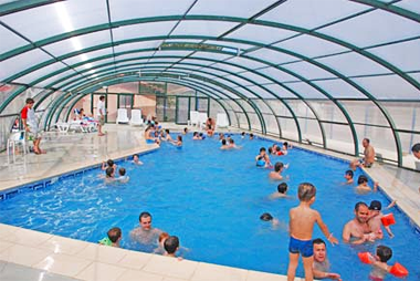 Vente privée Camping Le Vieux Port 5* – Piscine couverte du camping