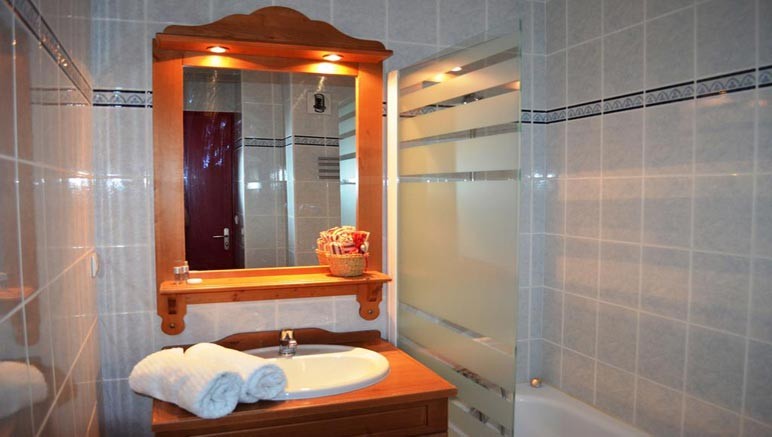 Vente privée Résidence Les chalets de la Ramoure 3* – Salle de bain avec baignoire